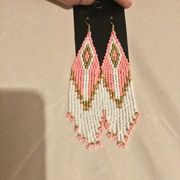 Indigenous style beaded earrings - Picture 3 of 4